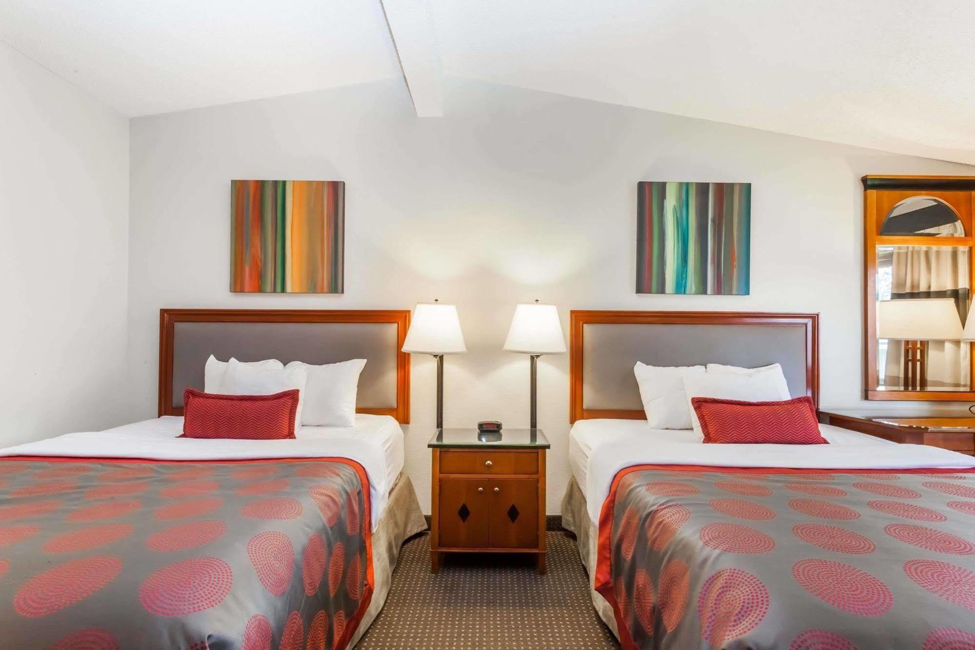 Ramada By Wyndham Rock Hill At Sullivan Center Kültér fotó