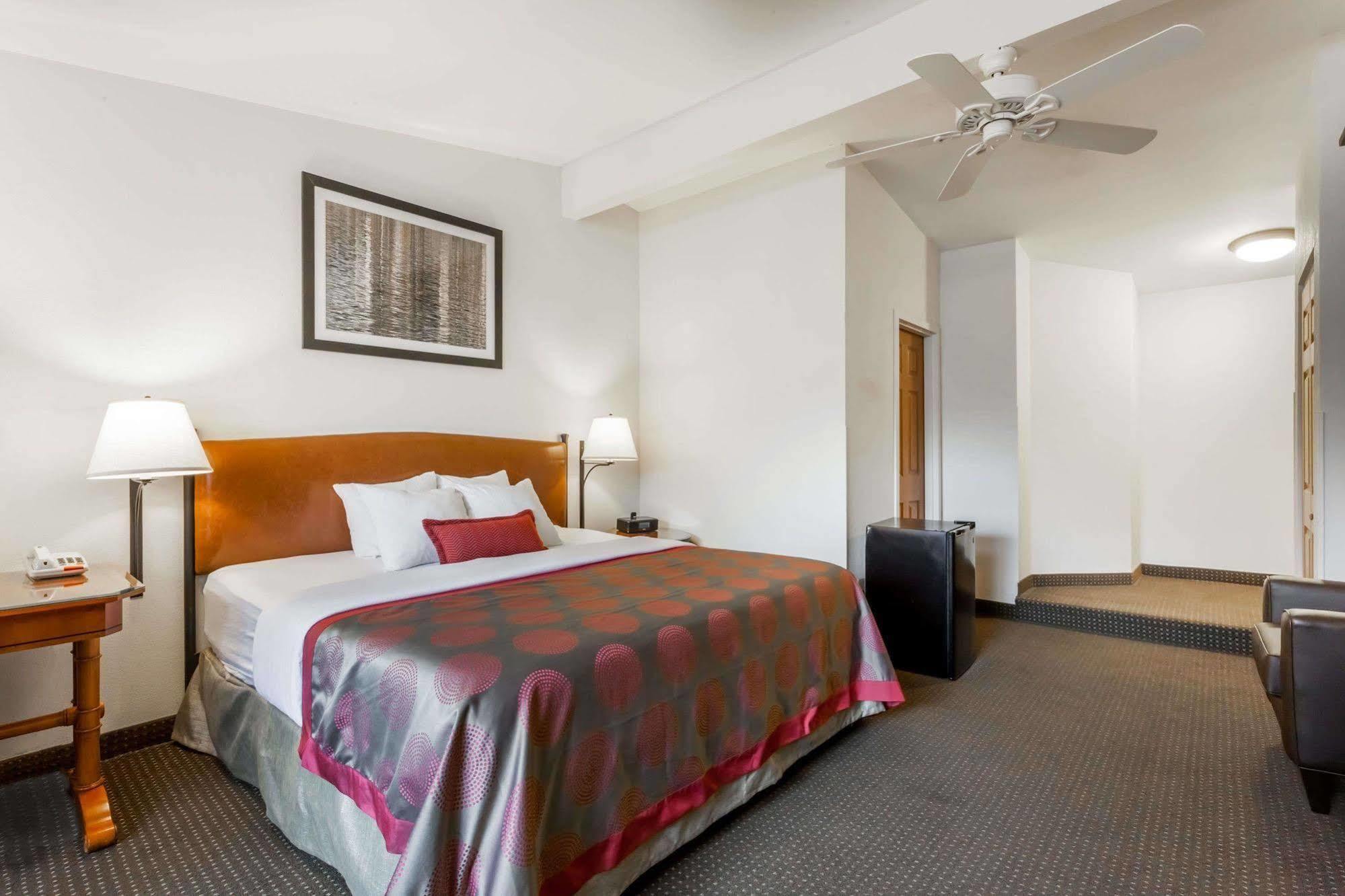 Ramada By Wyndham Rock Hill At Sullivan Center Kültér fotó