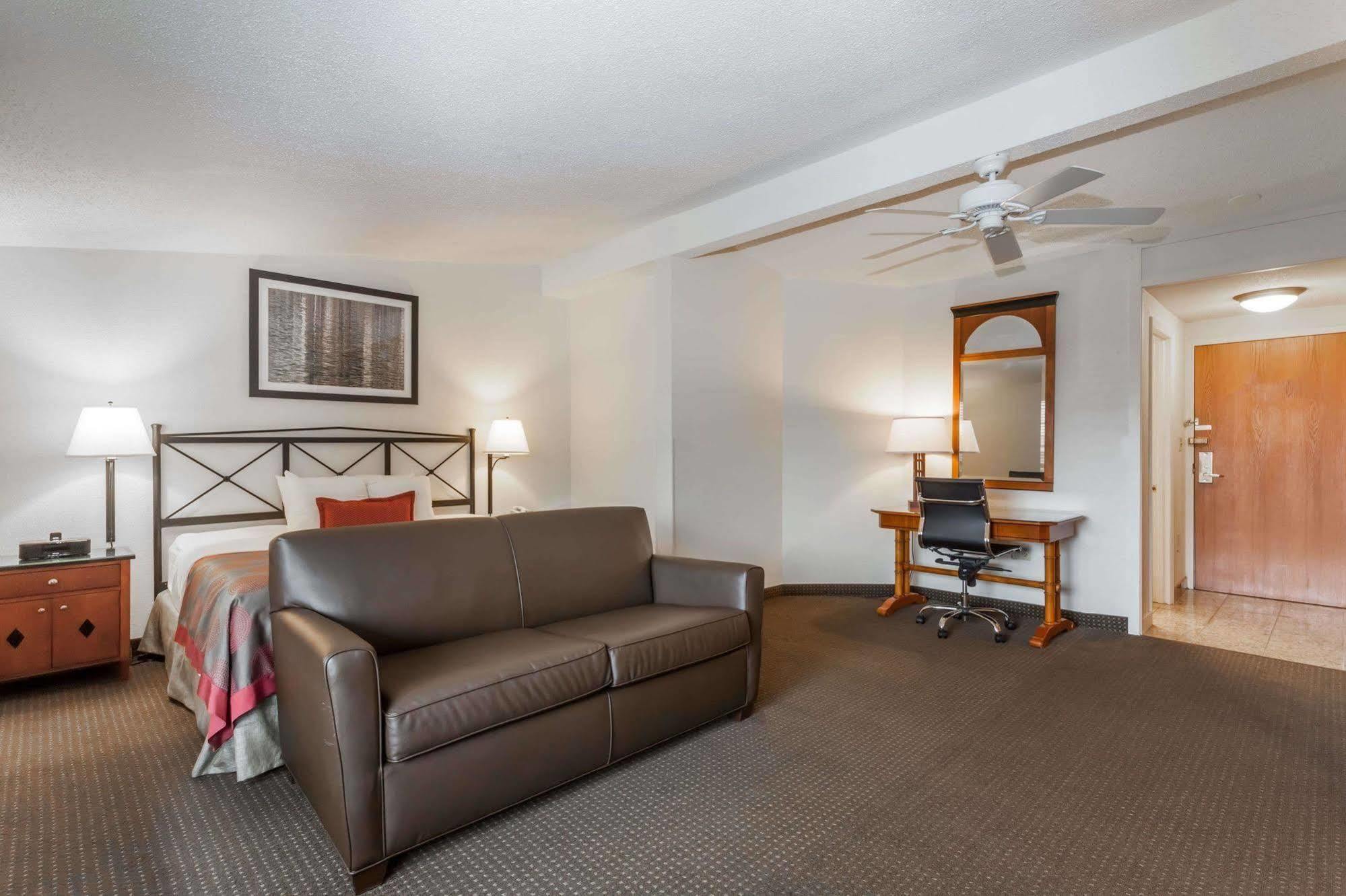 Ramada By Wyndham Rock Hill At Sullivan Center Kültér fotó